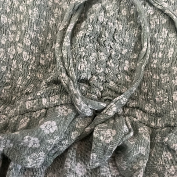 Hollister off shoulder crop - Picture 3 of 5